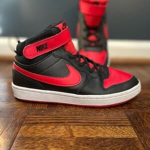 Boys Nike Hightop
Size: 3y
